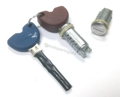 573225 Cilindros de bloqueo OEM con llaves para Vespa ET2 ET4 LX 150 LXV 150 Foto 1 de 4
