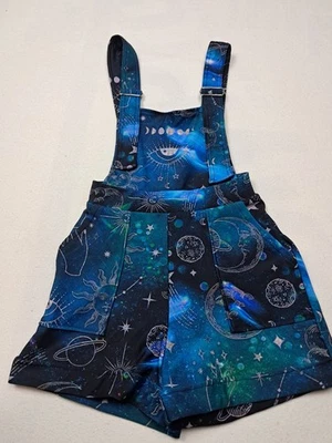 Pantalones Cortos BlackMilk Overall Moon Child Talla XS Moon Stars Space  Foto 1 de 4