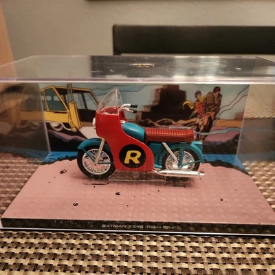 Batman Automobilia No 62 Robin Bike    (CosBman1601) JUST WHAT'S IN PICTURES  - Image 1 of 4