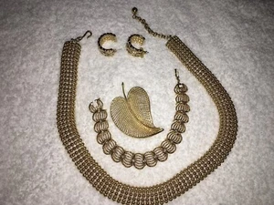 Vintage Necklace Bracelet Earrings Bracelet Set Gold Tone Choker Bold Shiny - Picture 1 of 8