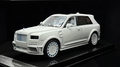 Rolls-Royce Cullinan Mansory (bianco opaco/blu) [personalizzato] scala 1/18 - Immagine 1 di 4