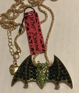 COLLAR/BROCHE COLGANTE BETSEY JOHNSON COOL BAT 2 TONOS VERDE - Imagen 1 de 3