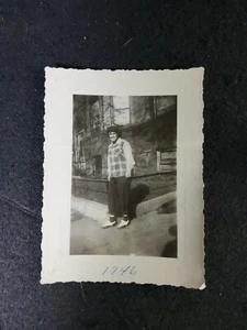 Vintage Press Photo Black & White Woman Posing 1946 3"x4.25" - Picture 1 of 2