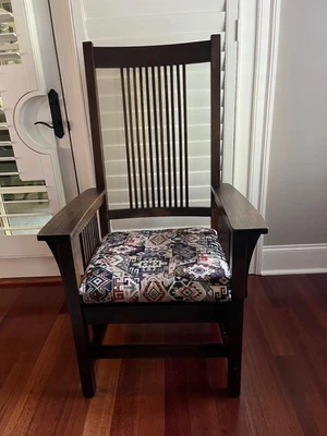 Auténtico sillón STICKLEY Mission con husillo, roble, cojín de asiento de tela pegajosa Foto 1 de 4