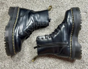Dr. Martens Vegan Jadon Lackleder Plateau Stiefel Schwarz Damengröße 6 " - Bild 1 von 6