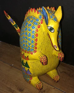 Sitting 10” Tall Hand Carved Armadillo Sergio Santiago ARRAZOLA OAXACA Folk Art - Picture 1 of 9
