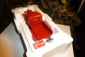 CLOSE OUT DANBURY MINT - 1937 STUDEBAKER PICKUP TRUCK 1/24 DIECAST MODEL. RED - Picture 1 of 3