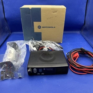 Motorola CM200 438-470MHZ 4CH 40W 2-WAY Mobile Radio, New Open Box - Photo 1/19