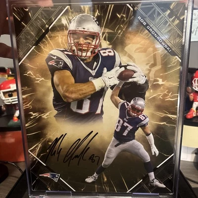 Rob Gronkowski 2025/50 Fanatics Emanate Under Wraps 8X10 Auto New England Pats Foto 1 de 4
