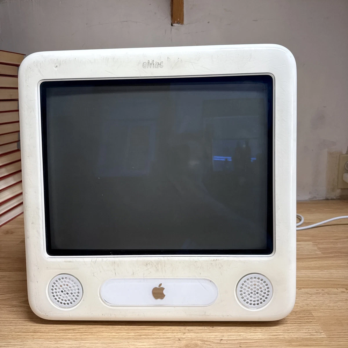Apple eMac ホワイト 一体型デスクトップ Apple eMac ホワイト 一体型デスクトップ 米Apple、教育市場向けのCRT