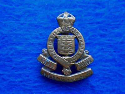 WWII RAOC,  ROYAL ARMY ORDNANCE CORPS BRASS CAP BADGE - Image 1 of 2