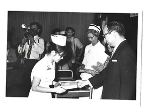 MEDICINA DE MALASIA EN LA UNIVERSIDAD UM 1970 ORI FOTO EN BLANCO Y NEGRO LLEGÓ EL MINISTRO - Imagen 1 de 3