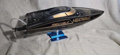 Pro Boat Recoil 2 26" Heatwave Self-Righting Brushless Boat Black and Gold - Image 1 of 4