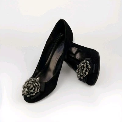 Zapatos de tacón de bambú talla 8 negro gamuza sintética tema floral - punta almendra Foto 1 de 4