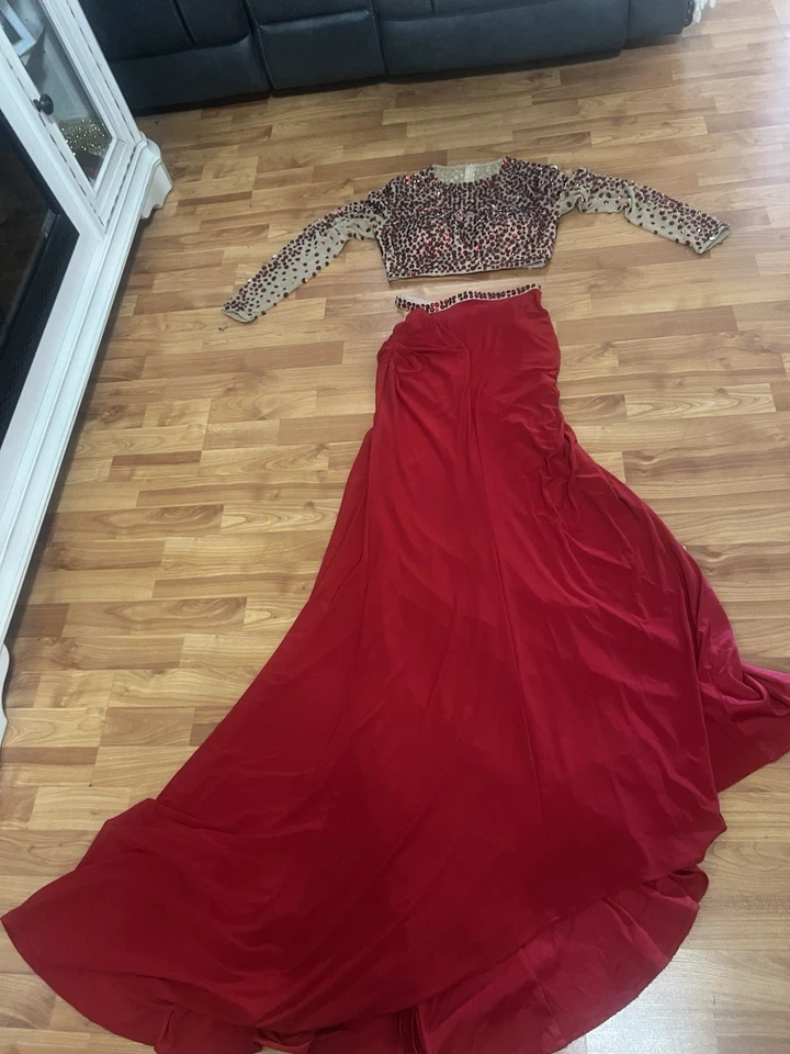 Vestido formal Sherri Hill rojo con cuentas halter espalda estilo corsé graduación talla 4 Foto 1 de 4