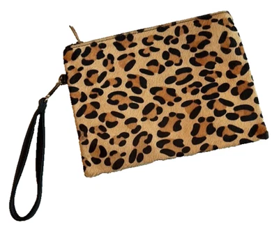Bolsa de pulso Street Level de cabelo de panturrilha leopardo preta dourada com zíper nova sem etiquetas 10,5x8 - Imagem 1 de 4