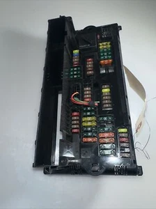 BMW F01 F02 F07 F10 CONTROL DE DISTRIBUCIÓN DE ENERGÍA DELANTERA UNIDAD PANEL CAJA DE FUSIBLES FABRICANTE DE EQUIPOS ORIGINALES - Imagen 1 de 3