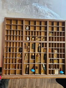 Original Setzkasten holz alt mit Sammelobjekten Parfum Flacons ungebraucht - Bild 1 von 9