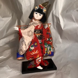 Vintage Shiokumi JAPANISCHE PUPPE AUF SOCKEL 6" groß Made in Japan - Bild 1 von 12