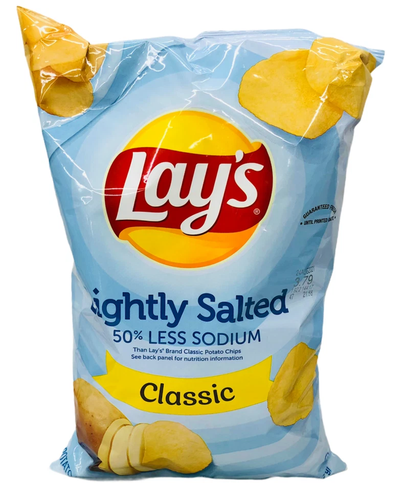 Patatas fritas clásicas ligeramente saladas Lay's capas de 7,75 oz Foto 1 de 1