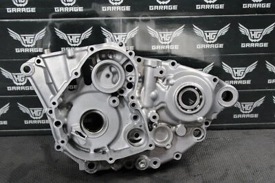 2007 SUZUKI RMZ450 OEM LEFT ENGINE MOTOR CRANKCASE CRANK CASES Foto 1 de 4