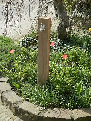 Wasserzapfsäule aus Sandstein, Wasserzapfstelle, Außenwasserhahn, Naturstein - Bild 1 von 4
