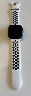 Apple Watch Series 4 nike+ 40mm - Image 1 of 4