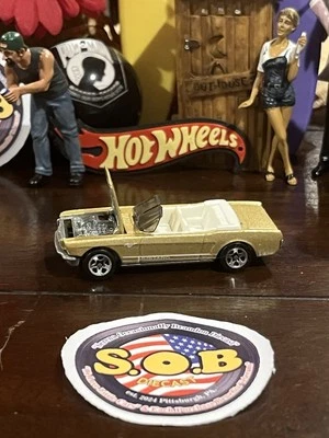 Hot Wheels 1965 Mustang Convertible 1:64 Vintage Gold Diecast Used VG Condition - Image 1 of 4