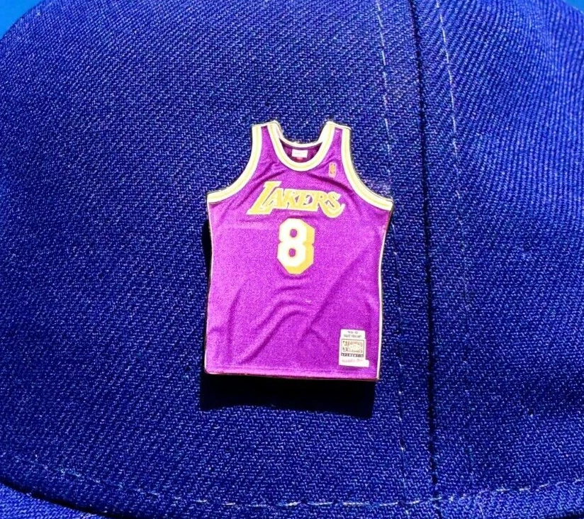 LOS ANGELES LAKERS KOBE BRYANT HAT/CLOTHING METAL ENAMEL PIN - Image 1 of 1