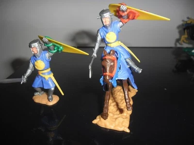 Timpo - 2 x Caballeros Azul Real - 1 x Montado - 1 x A Pie Foto 1 de 4