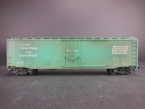 HO SCALE WEATHERED PENN CENTRAL PC 265503 50' BOX CAR - Picture 1 of 3