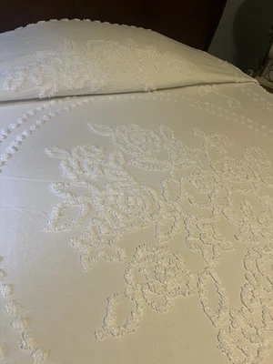 Vintage WHITE CHENILLE BEDSPREAD & PILLOW-96 x 100”-Mary Jane’s Farm-Great Cond - Image 1 of 4