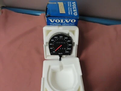 Volvo Speedometer OEM PN: 1363765 - Image 1 of 4
