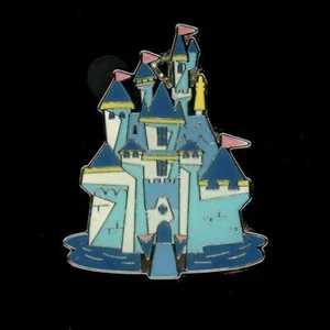 Prendedor Loungefly 65 Años de Castillo Mágico Disney 148040 - Imagen 1 de 1