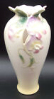 VASE porcelaine Franz pois doux sculpté avec orchidées pétoncle finement signé 6,5"