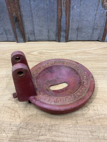 Red jacket, VTG HAND WELL WATER PUMP CAST IRON  replacement part Cover