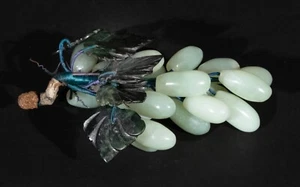 Jadeite Grape Cluster Light Green w/ Dark Leaves 8" Hardstone Fruit Decor - Picture 1 of 3