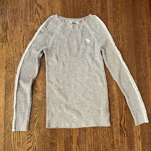 Abercrombie Kids Grey Ribbed Crewneck Sweater w/ sleeve detail size 15/16 - Picture 1 of 5