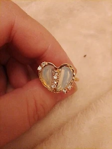 Beautiful Gold Plated Ring With Two Halves Of A Heart Of Plastic..And Crystals - Picture 1 of 4