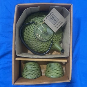RIKYU CAST IRON TEA SET KETTLE AND 2 CUPS Brand New - Picture 1 of 4