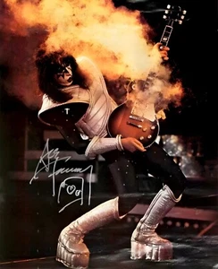 Póster fotográfico Kiss Ace Frehley guitarra flameante sola - Imagen 1 de 1