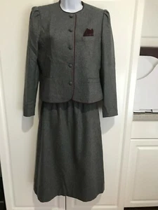 Gebrauchtes Sasson Blazer/Rock Set Gr. 10/11 grau mit roten Akzenten - Bild 1 von 9