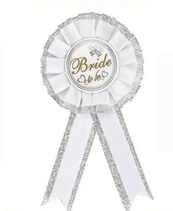 Prendedor de botón con insignia de hojalata Bride To Be - Imagen 1 de 2