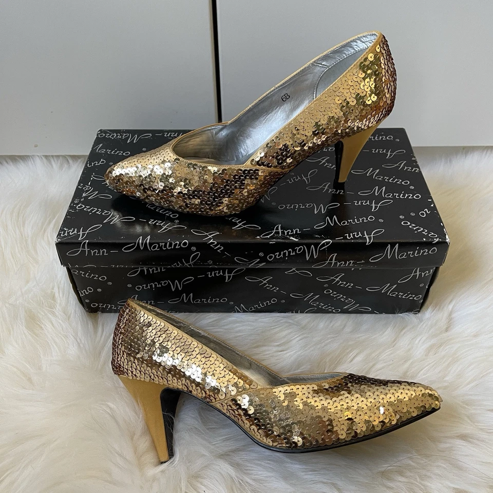 Zapatos de salón vintage Ann Marino de lentejuelas doradas satinadas 6 Vogue hechos en Hong Kong 6B Foto 1 de 4