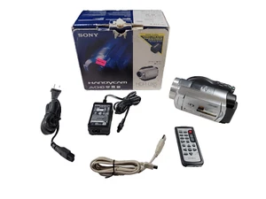 Videocámara Sony Handycam HDR-UX5 AVCHD DVD (IOB) - Imagen 1 de 10