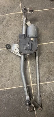 VOLKSWAGEN PASSAT B7 2010-2016 FRONT WIPER MOTOR WITH LINKAGE 3AC955023 - Image 1 of 4