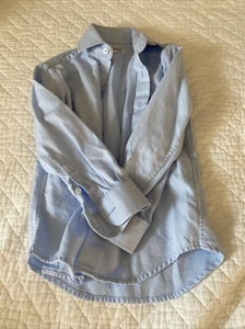 Camisa azul claro con botones Isaac Mizrahi para niños talla 5 - Imagen 1 de 9