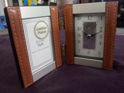 Reloj Bulova con Marco de Fotos de Cuero Marrón con Bisagras y Cartera de Cuero  Foto 1 de 4