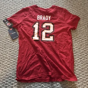 Nueva con etiquetas Camiseta Fanatics Tampa Bay Buccaneers #12 Tom Brady Cuello en V Para Mujer Mediana - Imagen 1 de 3