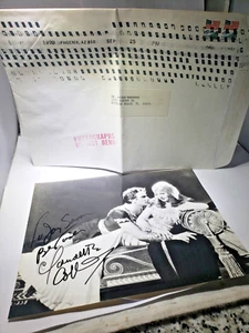 Foto 8x10 firmada por Claudette Colbert, sobre autógrafo de Cleopatra 1934 - Imagen 1 de 8